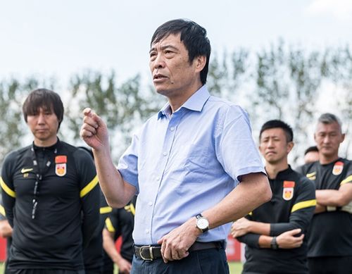 媒体播报李铁案庭审现场