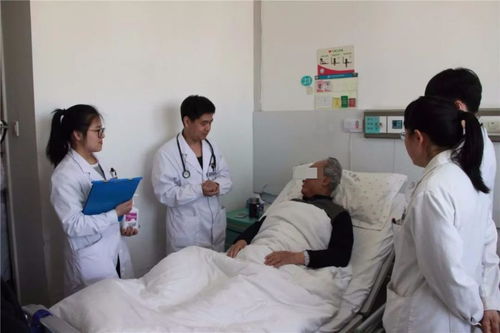 实习医生在医院查房场景
