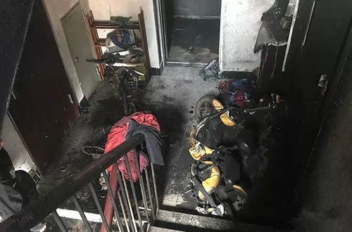 电动自行车在楼道内充电起火