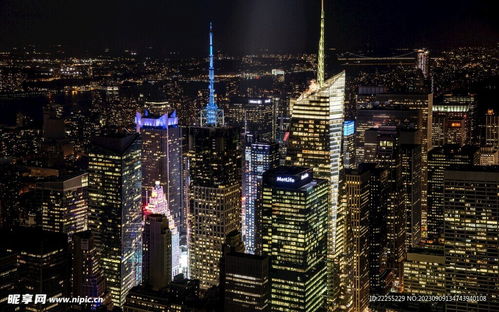 摄影师在城市街头拍摄夜景