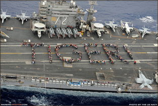 美军航母甲板日常工作场景