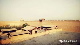 海边夕阳下的孤独身影