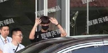 粉丝追剧互动场景