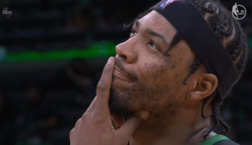 彭政文闪避乌卡重拳并反击