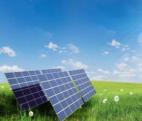 西班牙风电场与太阳能板并行运作中