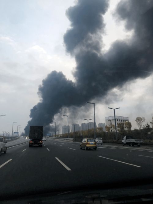 山西太原居民小区突发爆炸浓烟滚滚，我亲历的惊险一幕