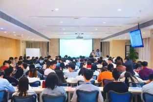 年轻检察人员参加培训课程