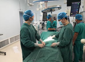 医生手术现场讨论