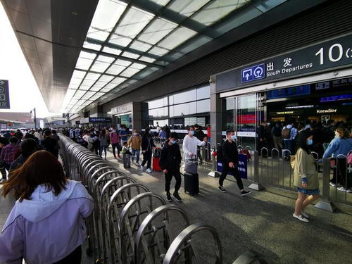 南京高铁站内景人头攒动