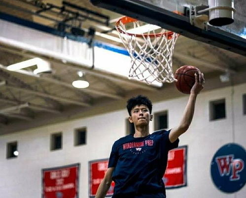 曾凡博初步诊断腰椎横突骨折，球迷揪心：他还能再起飞吗？