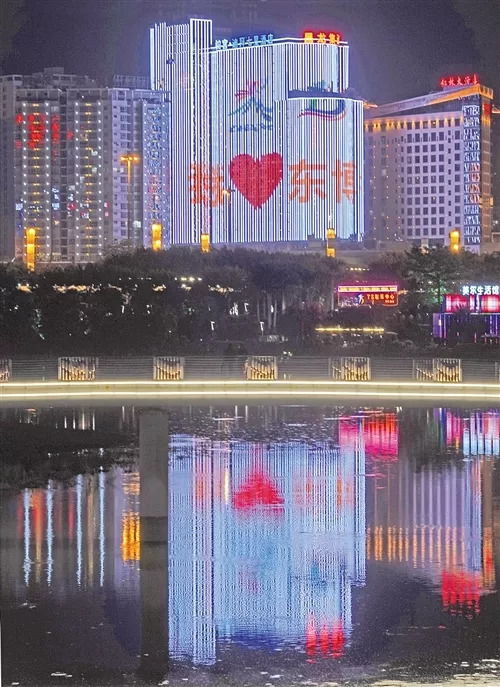 亲眼见证神十九返回地球，我泪洒东风着陆场！