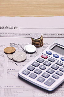 超市收银台计算器与硬币对比图