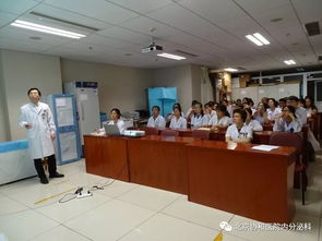 协和医学院学生在实验室进行医学实验