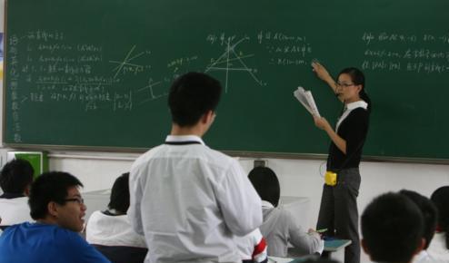 教育在于唤醒和点燃：我的教学之路，从点亮心灯开始