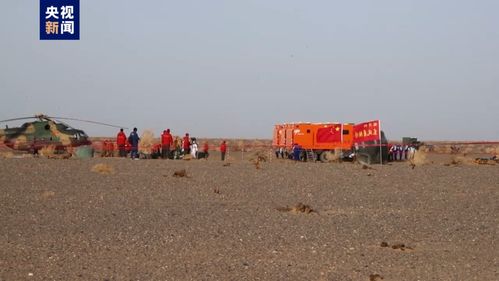 东风着陆场地面搜救车辆排列待命