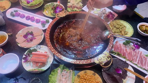 朋友围坐吃火锅