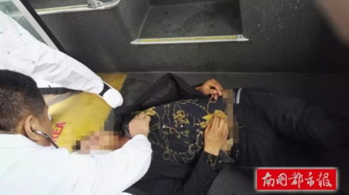 男子因喝水不当晕倒送医