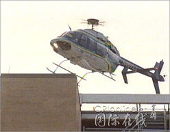 直升机在东风着陆场上空盘旋等待演练