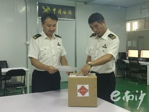 中国海关工作人员检查货物<br><p>中国海关总署负责人表示，将进一步加快推进智慧海关建设，提升监管效能和服务水平，确保在合法合规的前提下，维护国家主权和安全发展利益。</p><br><h2>三、贸易战没有赢家：企业成本上升，消费者买单</h2><br><p>无论是加税还是反制，最终承受压力的往往是企业和普通消费者。据多家出口企业反馈，关税成本已大幅转嫁至产品价格中，部分订单因成本过高被迫取消或转移。</p><br><ul style=