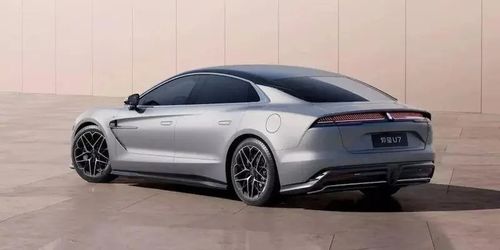 比亚迪仰望U7与保时捷Taycan对比图