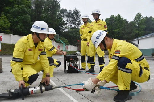 应急救援队员在训练