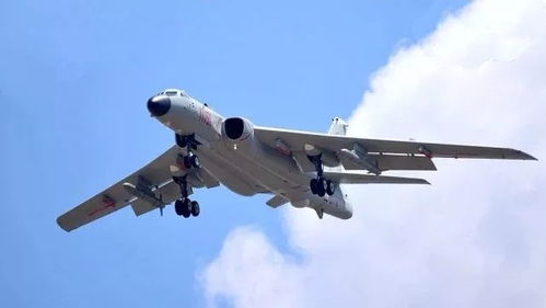 解放军东部战区海空联合巡航画面