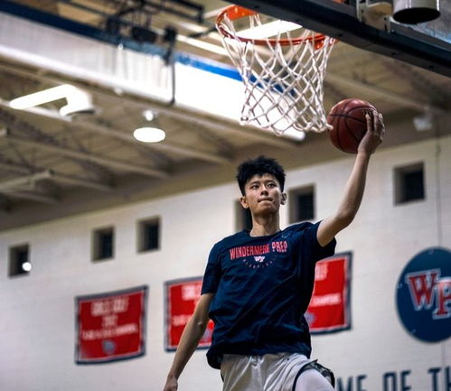 曾凡博身穿国家队球服备战比赛