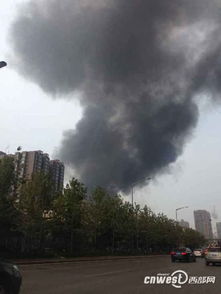 山西太原小区爆炸目击女子被吓哭，现场画面令人揪心