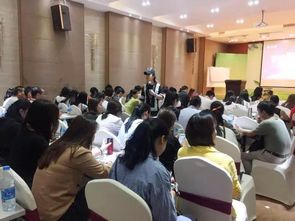 讲师正在进行现场实操教学