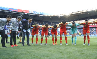 中国队选手在赛前加油鼓劲