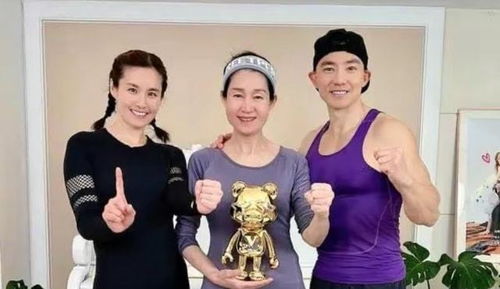 美团健康服务医生为刘畊宏推拿