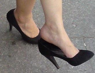 久违高跟鞋：从“时髦”到“自虐”的心路历程