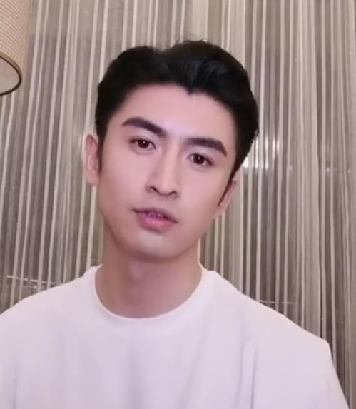 张云龙直播现场神情复杂