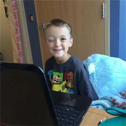 老师帮学生“把头发梳成大人模样”：一场关于成长与爱的双向奔赴