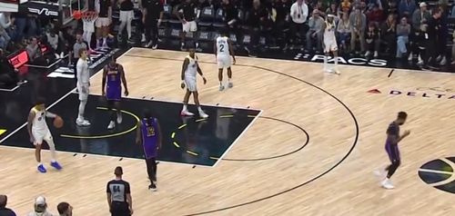 湖人球员沮丧离场