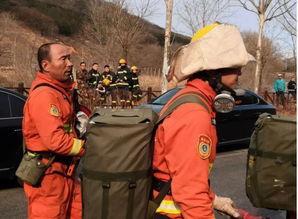 消防直升机在卢德附近灭火