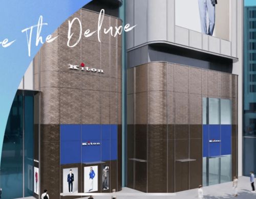 女子阳台喝咖啡看风景