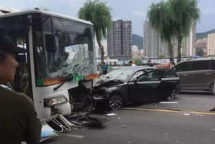 男子开车上高速遇事故及时避让，真实经历分享