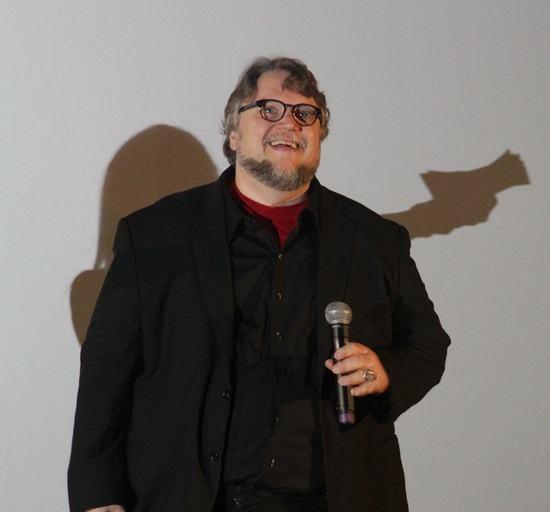 斯宾瑟推飞狄龙画面