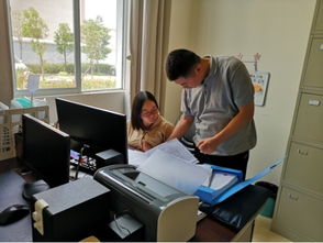 医生参与调研会议场景