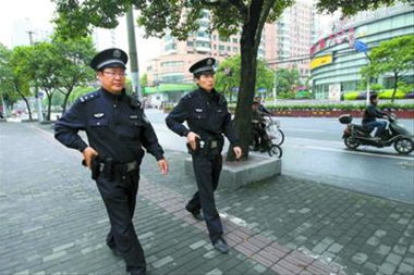街头巡逻警察
