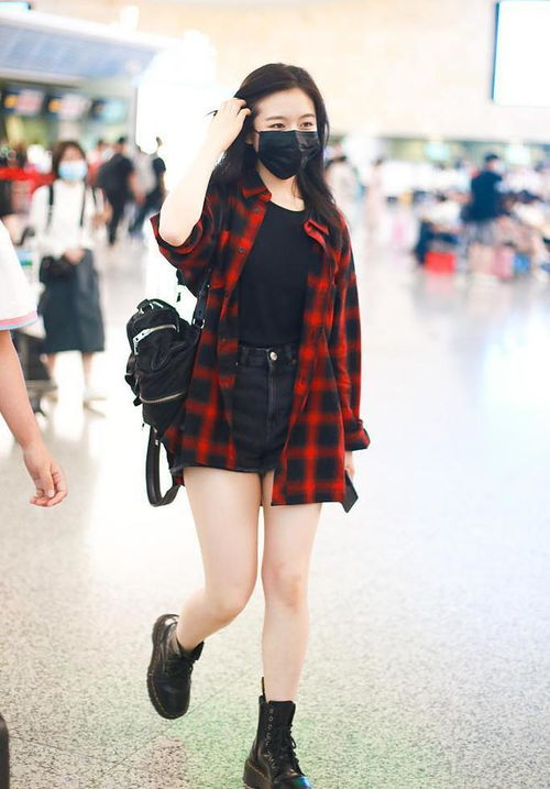 李兰迪街拍照片</div>