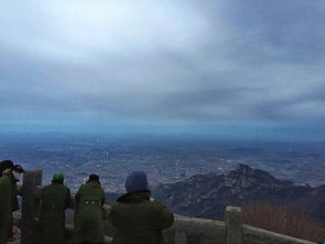 五一假期泰山上演“堵山”！游客：下山到中天门，差点又被挤上去