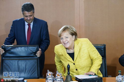 美国内阁成员开会时笑容满面