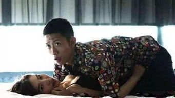 张一山健身房训练