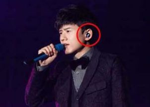 歌手使用耳返设备