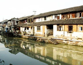 南浔古镇石拱桥旁的小码头