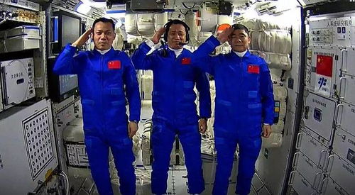 神舟十九号航天员平安抵京，亲历者讲述“太空回家”的震撼与感动