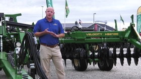 美国农田和农用机械<h3>政策摇摆带来的不确定性</h3><p>特朗普政府对待关税的反复无常做法正在对美国和加拿大的工人和企业造成破坏。这种鲁莽的贸易政策造成了不必要的经济不确定性，威胁到高薪工作，并扰乱了依赖稳定和合作的北美供应链的行业。</p><h2 id=