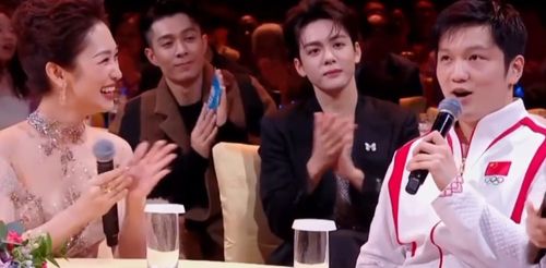 全红婵与樊振东同台演唱